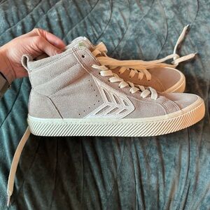 Cariuma high top sneakers grey suede like new